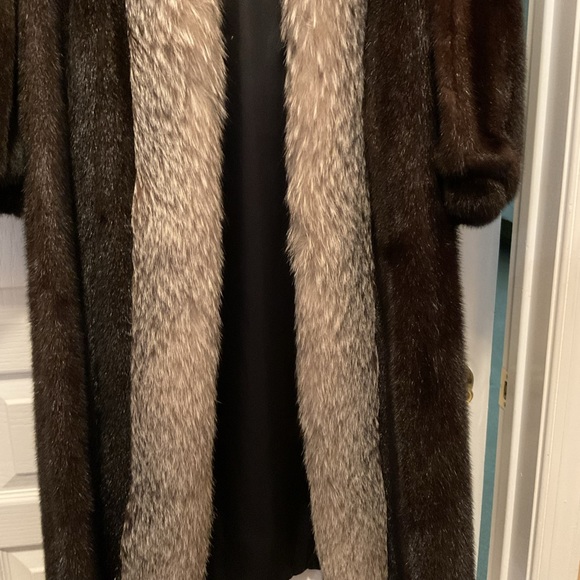 Genuine mink coat with fox trim - Picture 9 of 9